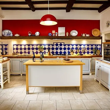 La Chasse Au Bonheur Piscine-wifi Holiday home