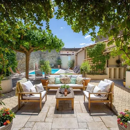 La Chasse Au Bonheur Piscine-wifi Holiday home *