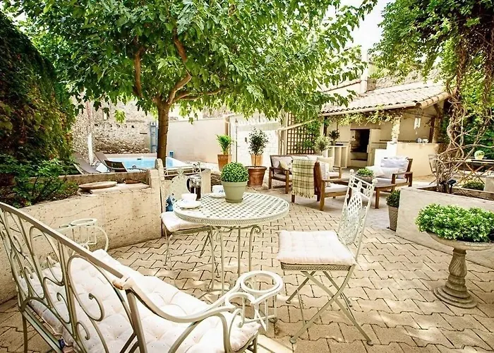 Holiday home La Chasse Au Bonheur Piscine-wifi