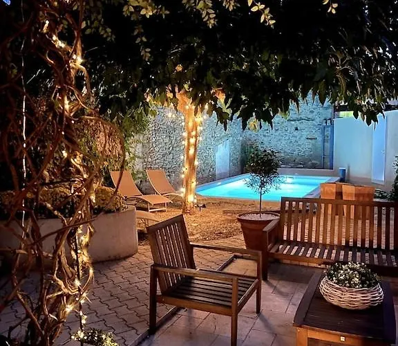La Chasse Au Bonheur Piscine-wifi