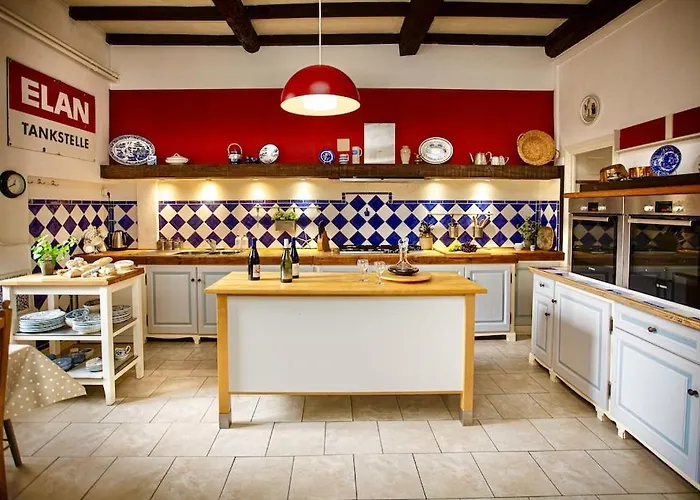 La Chasse Au Bonheur Piscine-wifi Holiday home