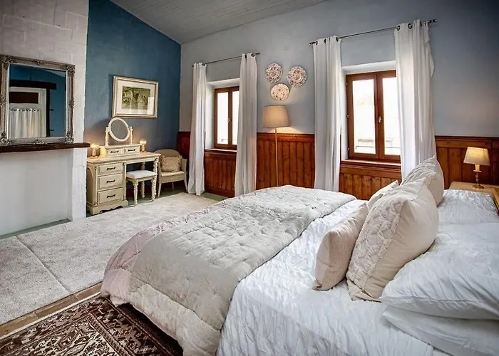 Holiday home La Chasse Au Bonheur Piscine-wifi